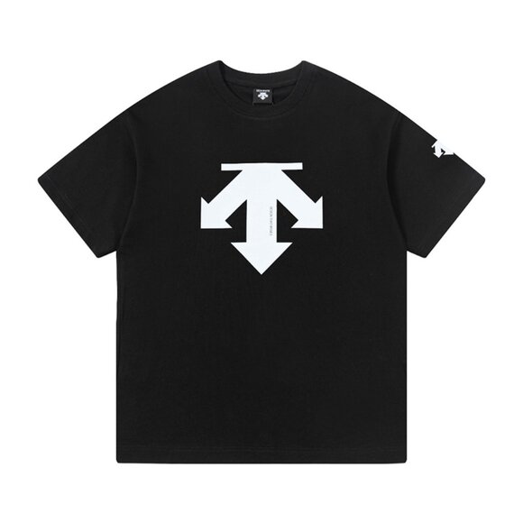 Descente Simple Black Short-Sleeved T-Shirt With Chest Logo